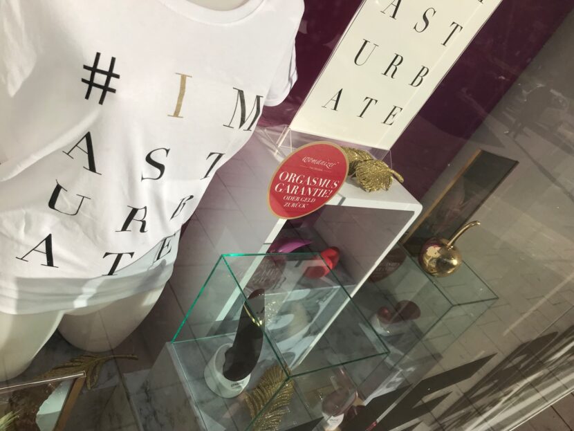 Womanizer etalage visual merchandising